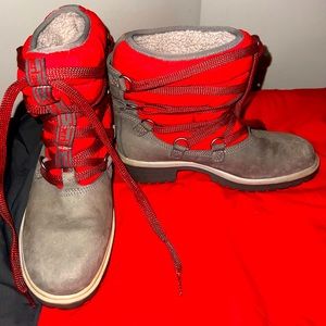Timberland 650 Sherpa lined Red winter boots w/ gray suede